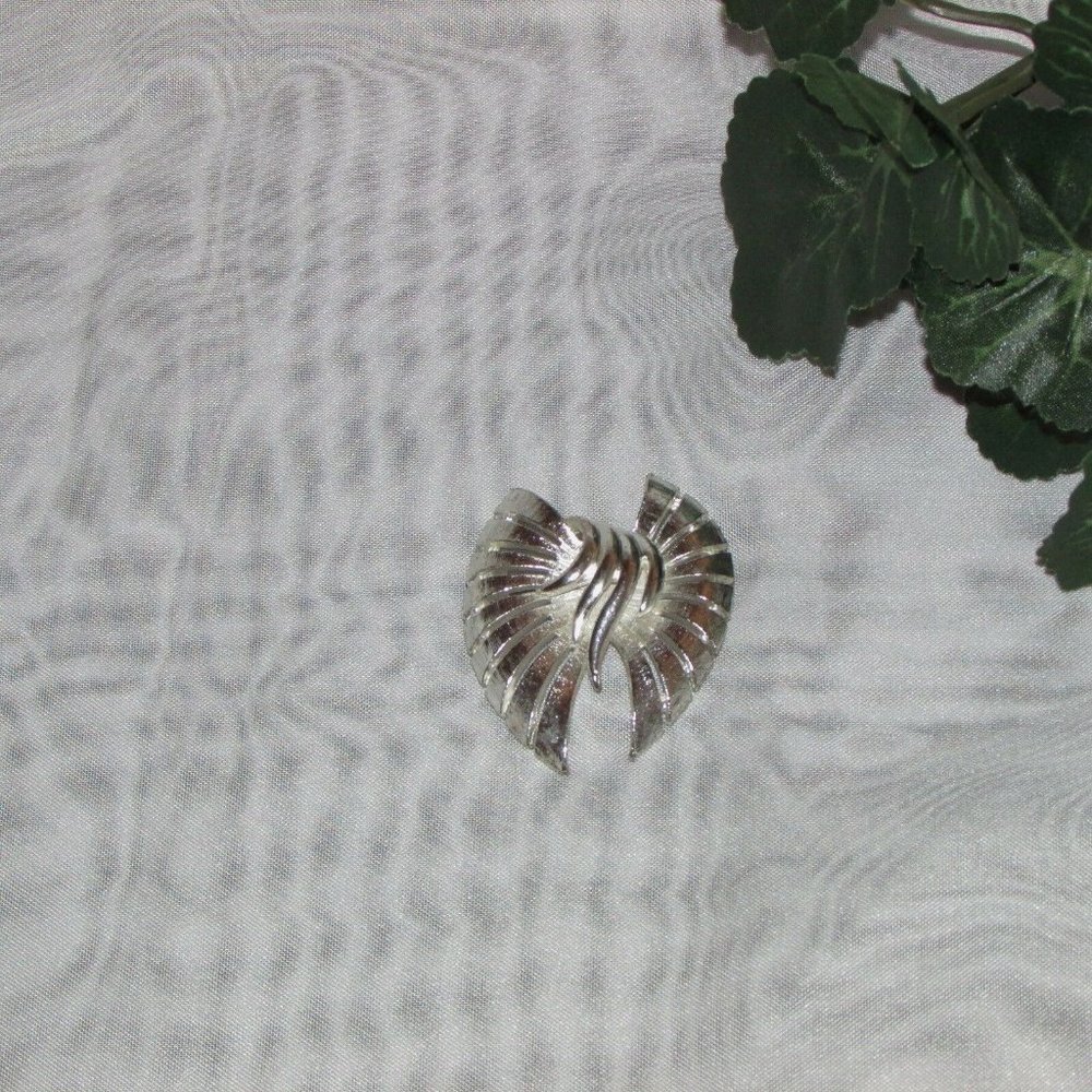 Vintage Brooch Silver Tone Bow Pin